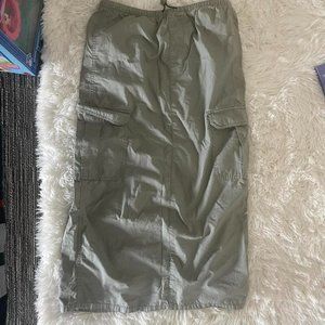 H&M grey cargo midi skirt